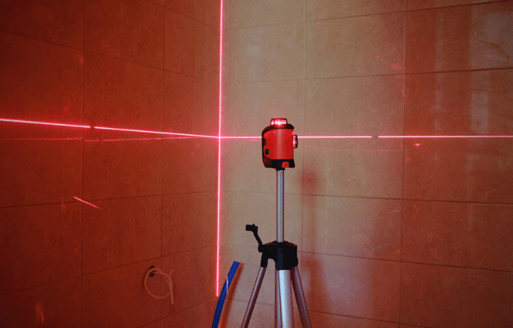 Cross-line laser level